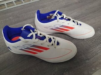 Tenisky adidas -  halovky vel.33