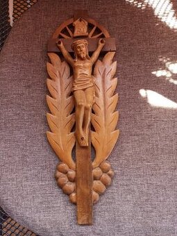 Predaj dreveného ručne vyrezávaného kríža