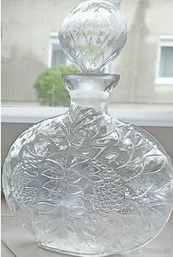 Karafa/ fľaša lisované sklo