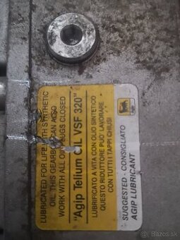 elektromotor s prevodovkou značky LENZE