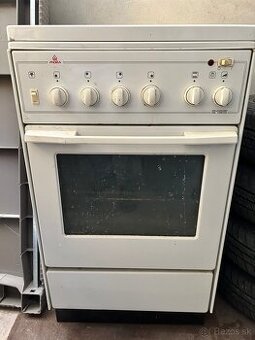 Plynovy sporak a elektricka rura
