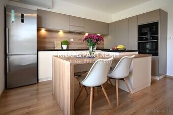REZERVOVANÉ - 3 izbový byt s balkónom73m2,ul.Janouškova,Preš