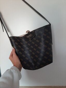 Kabelka Guess