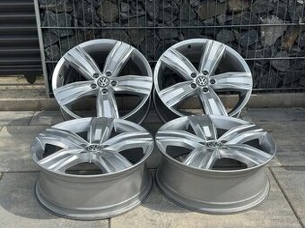 ✅5x112 r19 Tiguan Rline Victoria Falls krasne top stav