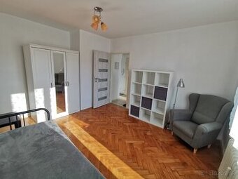 1 izbový byt v centre Popradu , komplet zariadený