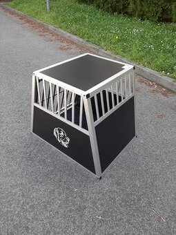 Kvalitná klietka pre väčšieho psa do auta