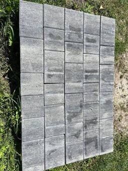 Stavebny material (zamkova,palisady, skridla,plot. tvarnice)