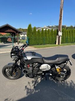 YAMAHA XJR 1300 2016