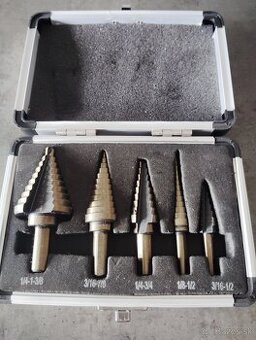 Sada stupnovitych vrtákov do dreva