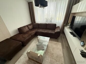 Predám rozťahovaciu rohovú sedačku s otomanom