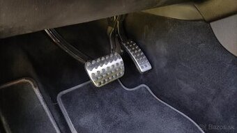 Mercedes športové/hlinikové nášľapy pedálov mercedes AMG PO