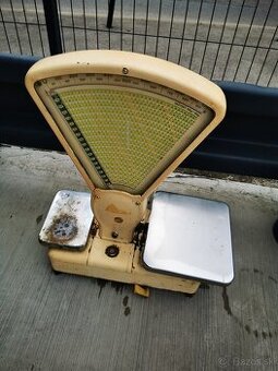 Predám starú váhu na vážený tovar