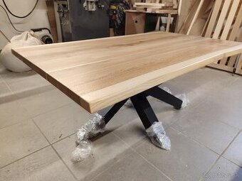 Masívny konferenčný  stôl