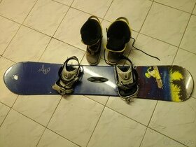 Snowboard s viazaním, topánky, prilba