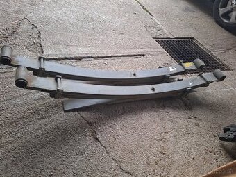 Listove pera l200 triton