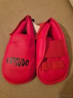 2 sady: Rukavice a chranice na karate Katsudo XS nove