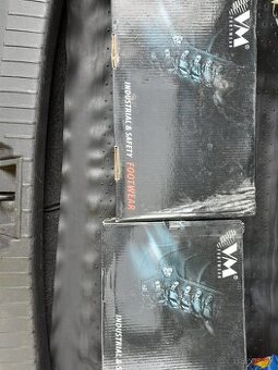 Pracovná obuv veľkosť 44, kožená s oceľovou spickou