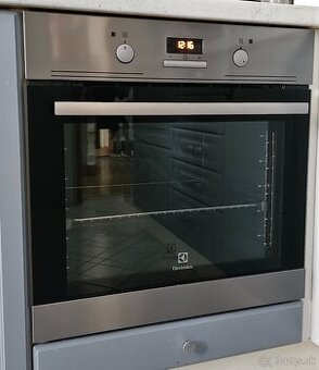 vstavaná rúra Electrolux EOB 43450 OX