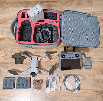 DJI Mini 4 Pro - Fly More Combo s DJI RC 2