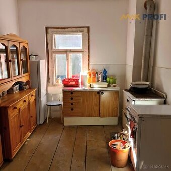 Na predaj, domček 54m2 s veľkým humnom 106m2,pozemok  852m2,