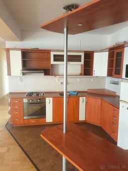 Prenájom Šaľa Pázmaňa  135m²