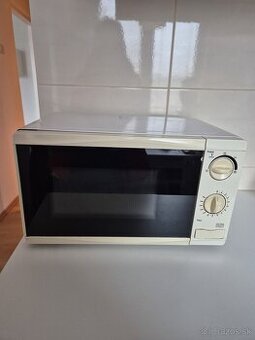 Mikrovlnná rúra - používaná, funkčná