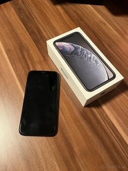 Predám iPhone XR – 64GB – čierny