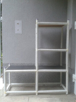 Variabilný skladací nábytok z papierových rúrok