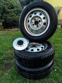 Predám pneumatiky s plechovými diskami