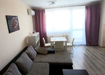 REZERVOVANÝ- Pekný 2izbový byt na námestí