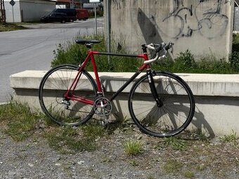 Cestný bicykel