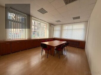 TRNAVA REALITY - prenájom kancelárie v centre Trnavy - Vajan