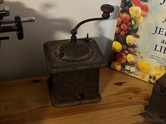 Predám dva staré mlynčeky na kávu