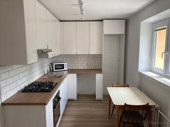 PRENÁJOM novozrekonštr. 2 izb Tehlový byt Strážske