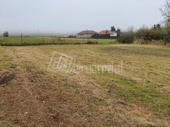 Rovinatý pozemok s možnosťou výstavby RD