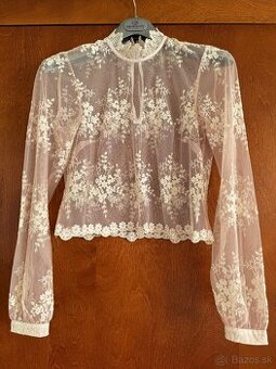 Vyšívaná tylová blúzka