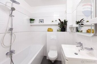 2-izbový byt s dvomi balkónmi, parkovaním a pivnicou – Kapln - 1