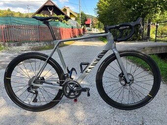Canyon ULTIMATE CF SL 8 AERO