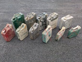 Súbor 8 kusov kanistrov