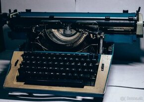 Písací stroj OPTIMA plne funkčný Berlín