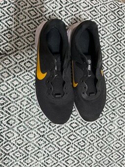 Nike revolution 6