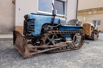 Pásový traktor pásak