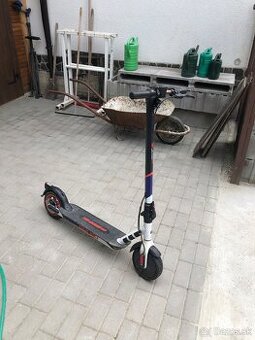 Elektrická kolobežka APRILIA eSRZ