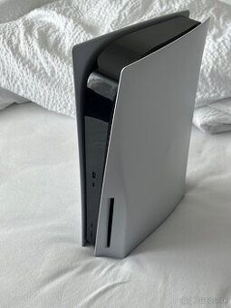 Sony Playstation 5 disc version (PS5) |