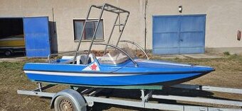 Laminátový motorový čln 3,8 m