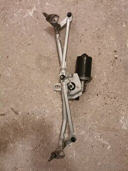 Mechanizmus stieracov s motorčekom