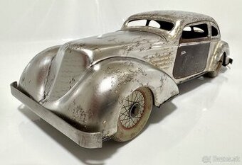 Staré plechové autíčko na klúčik