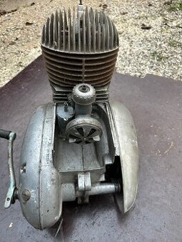 Predám motor  JAWA 250/559 panelka pretáča  a radí