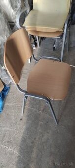 stolička drevená