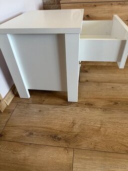 Nocny stolik, pol rocny